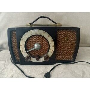 1950 Zenith 7H04 Super Triumph S-17366 Bakelite 7 Tube AM FM Radio Art Deco
